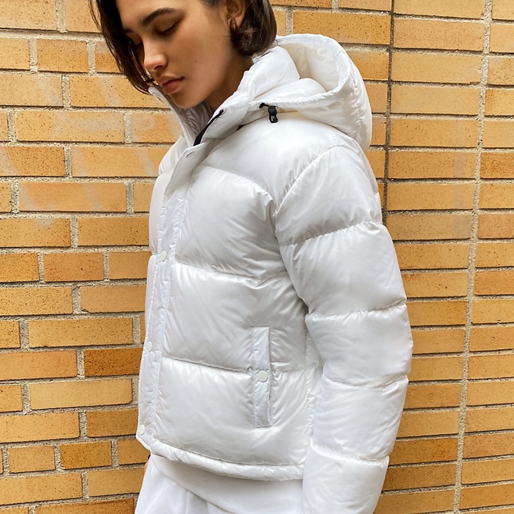 Aritzia Super Puff Shorty - Picture 4 of 5